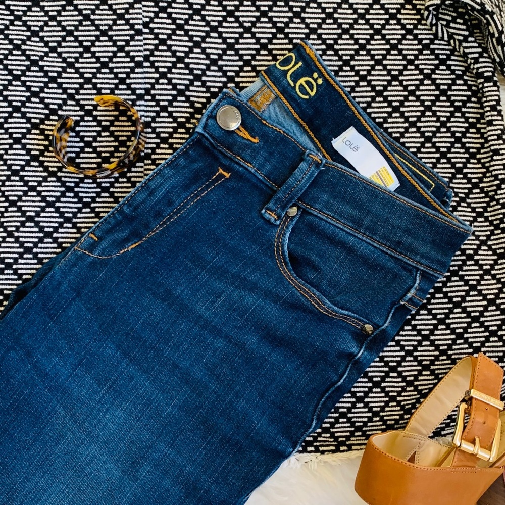 Cropped stretchy medium wash jeans